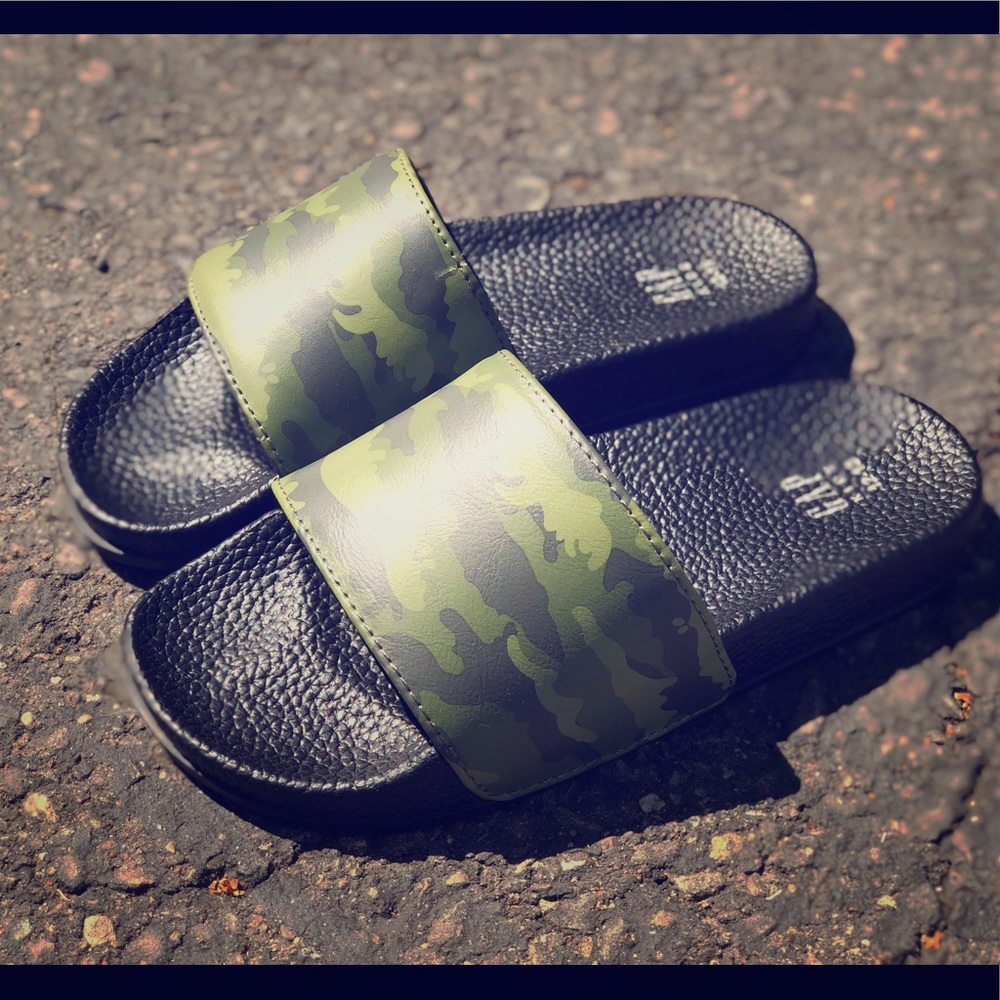 Gap - camo - kids sandals - size: 12-13 - NWOT